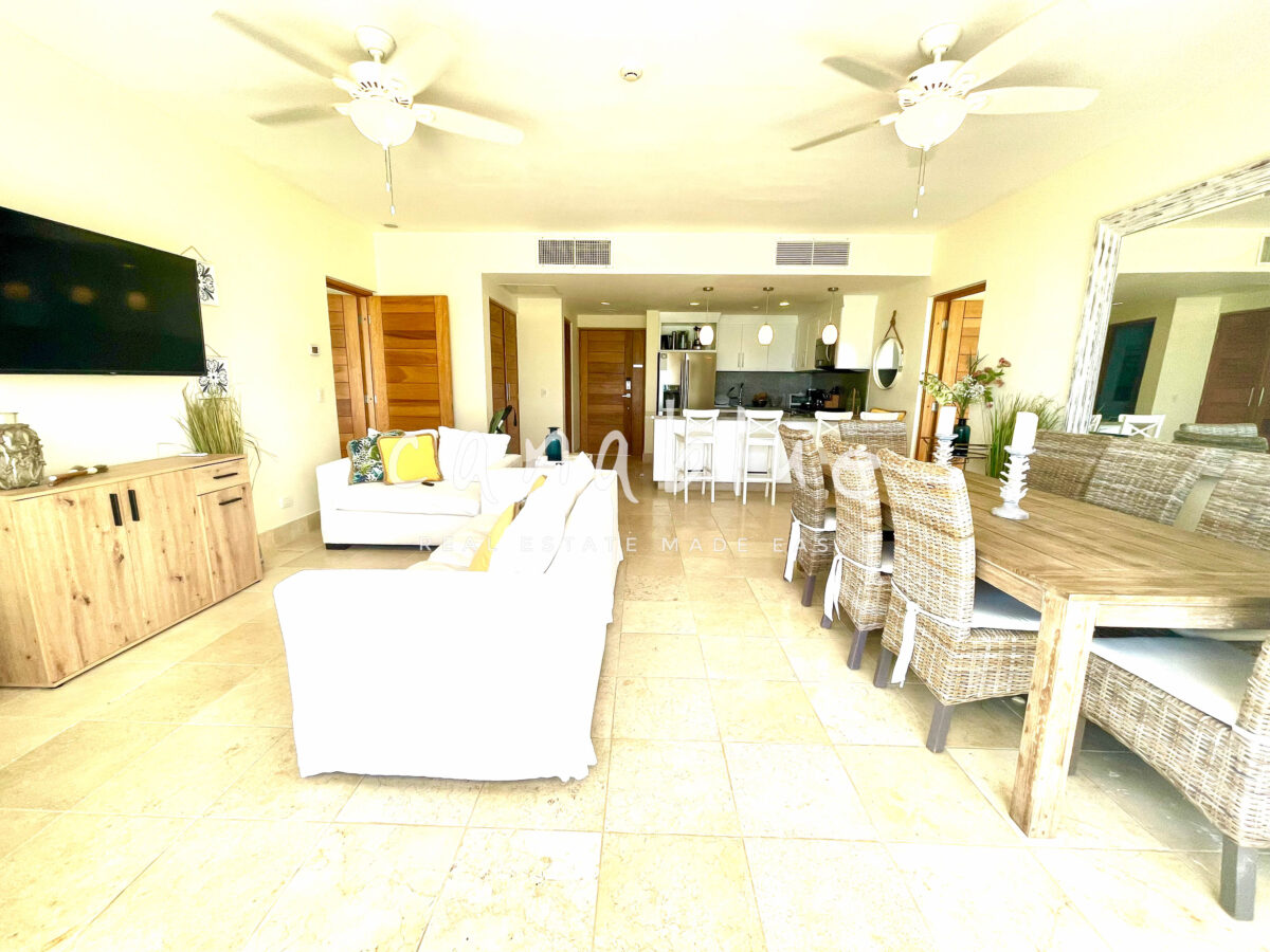Oceanview Elegance: Luxurious 2-Bed Beachfront Condo — photo 4