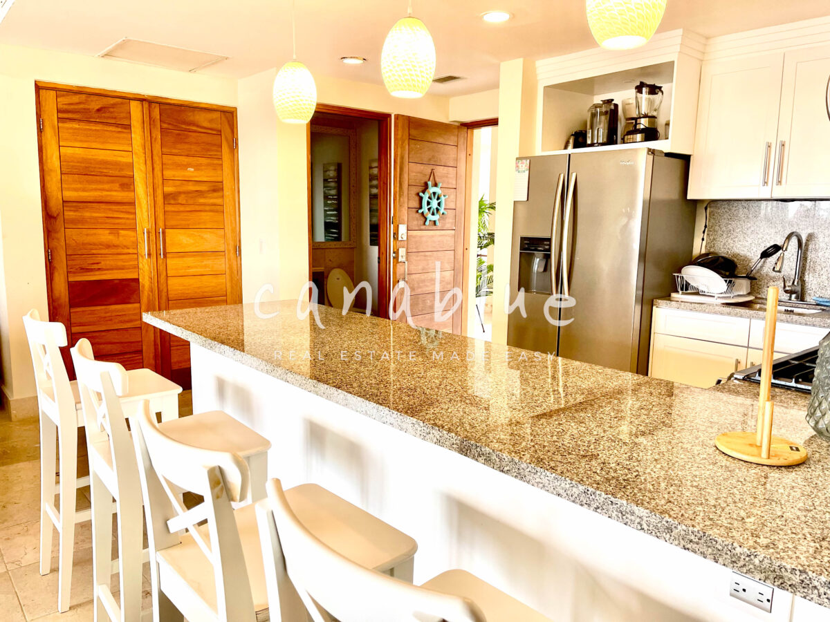 Oceanview Elegance: Luxurious 2-Bed Beachfront Condo — photo 7