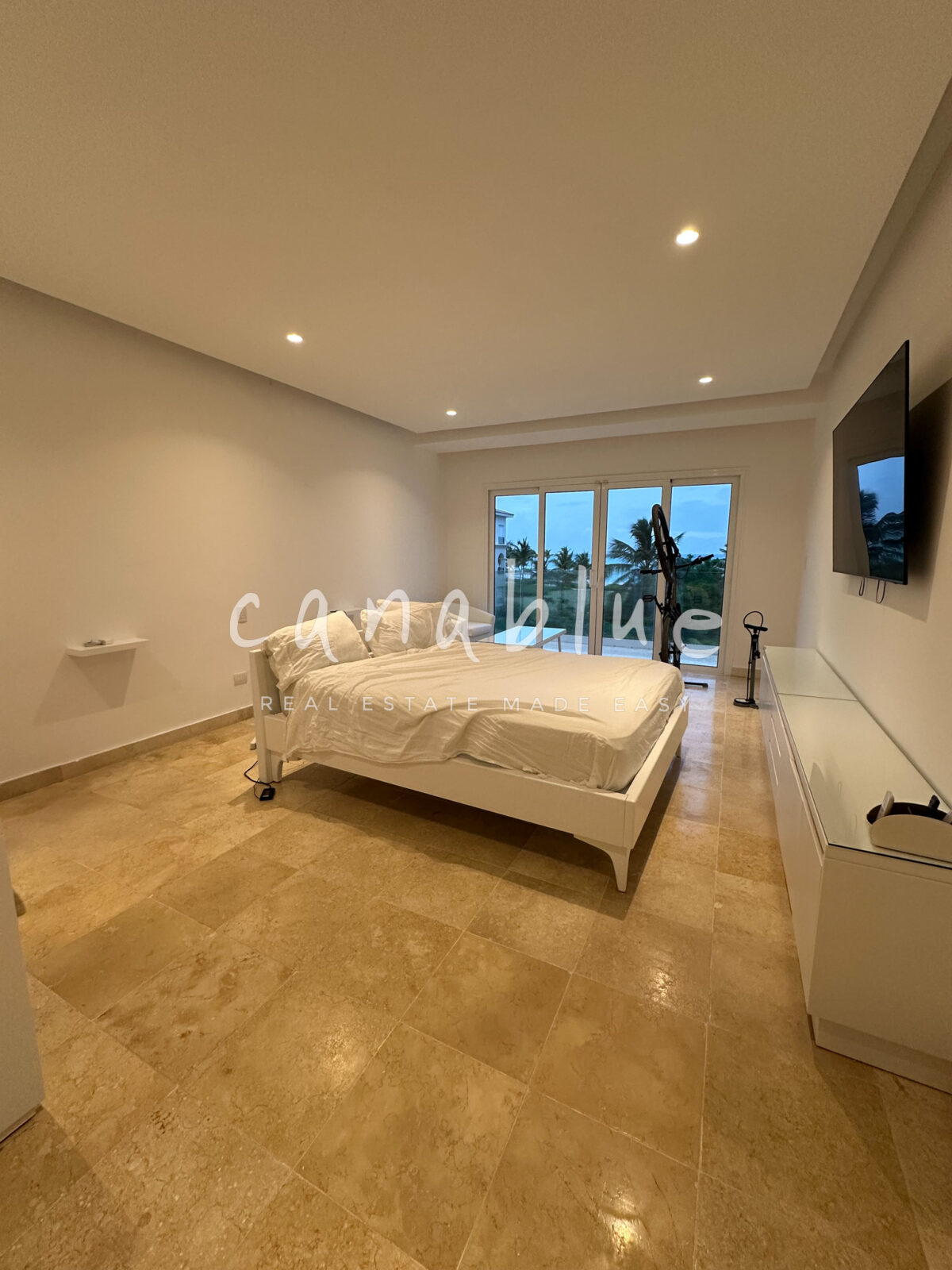 Exclusive Beachfront Penthouse — photo 3