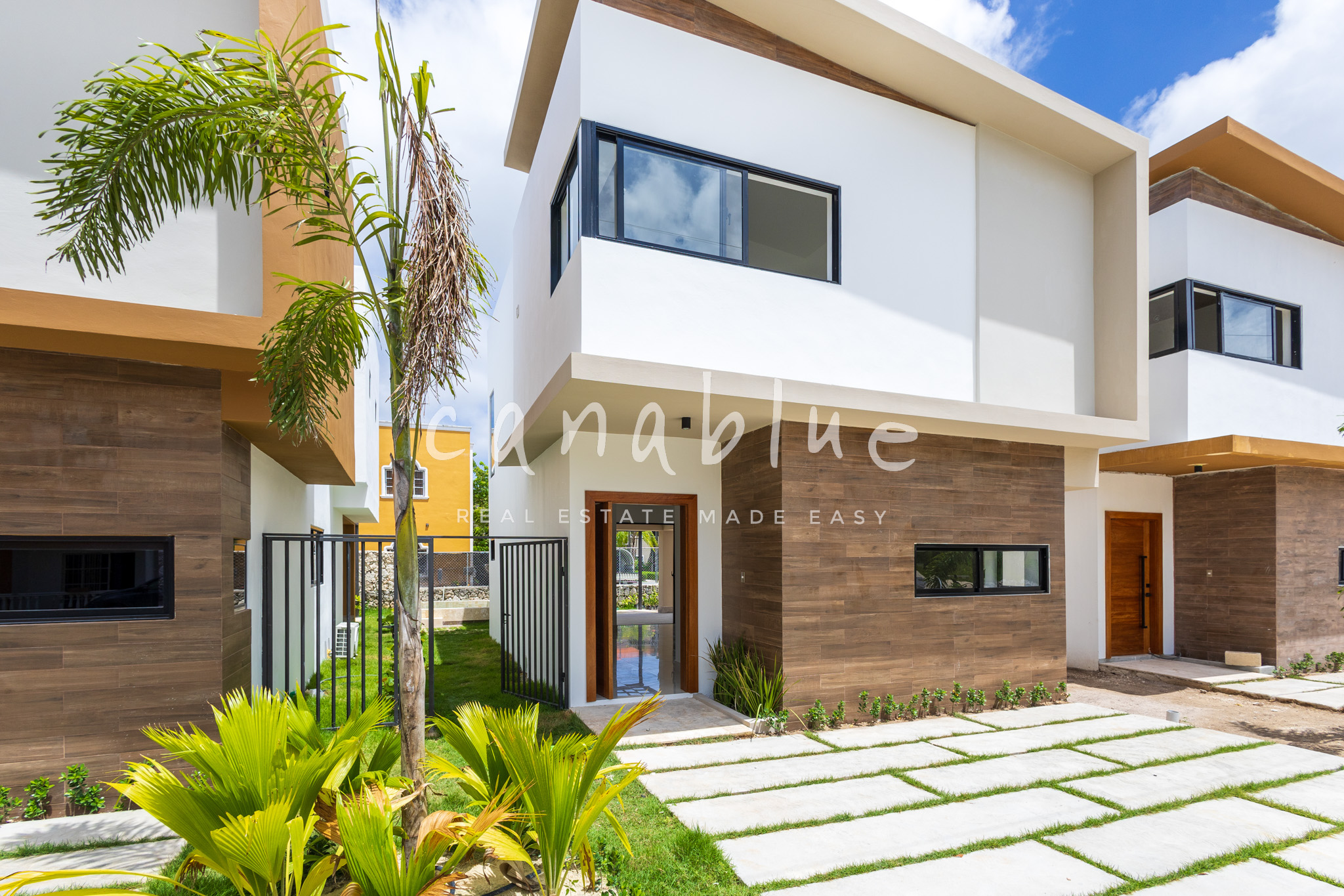 Tranquil Living Retreat Near Downtown