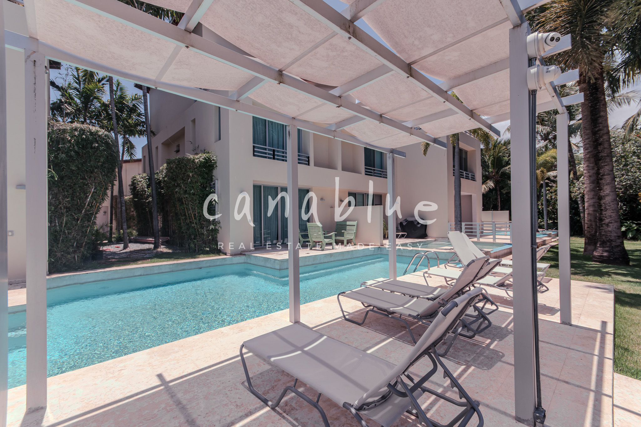 Garden Swim-Out Residence