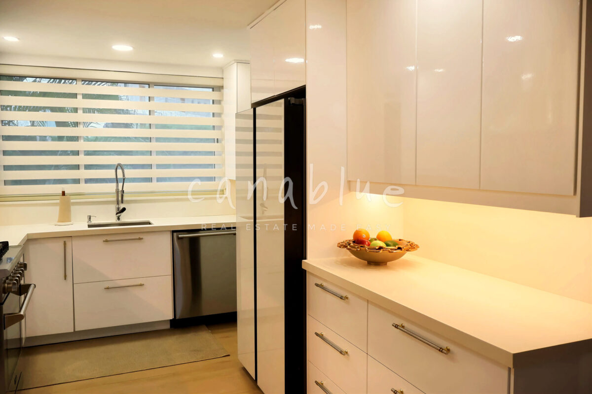 Beachfront Living Condo — photo 6