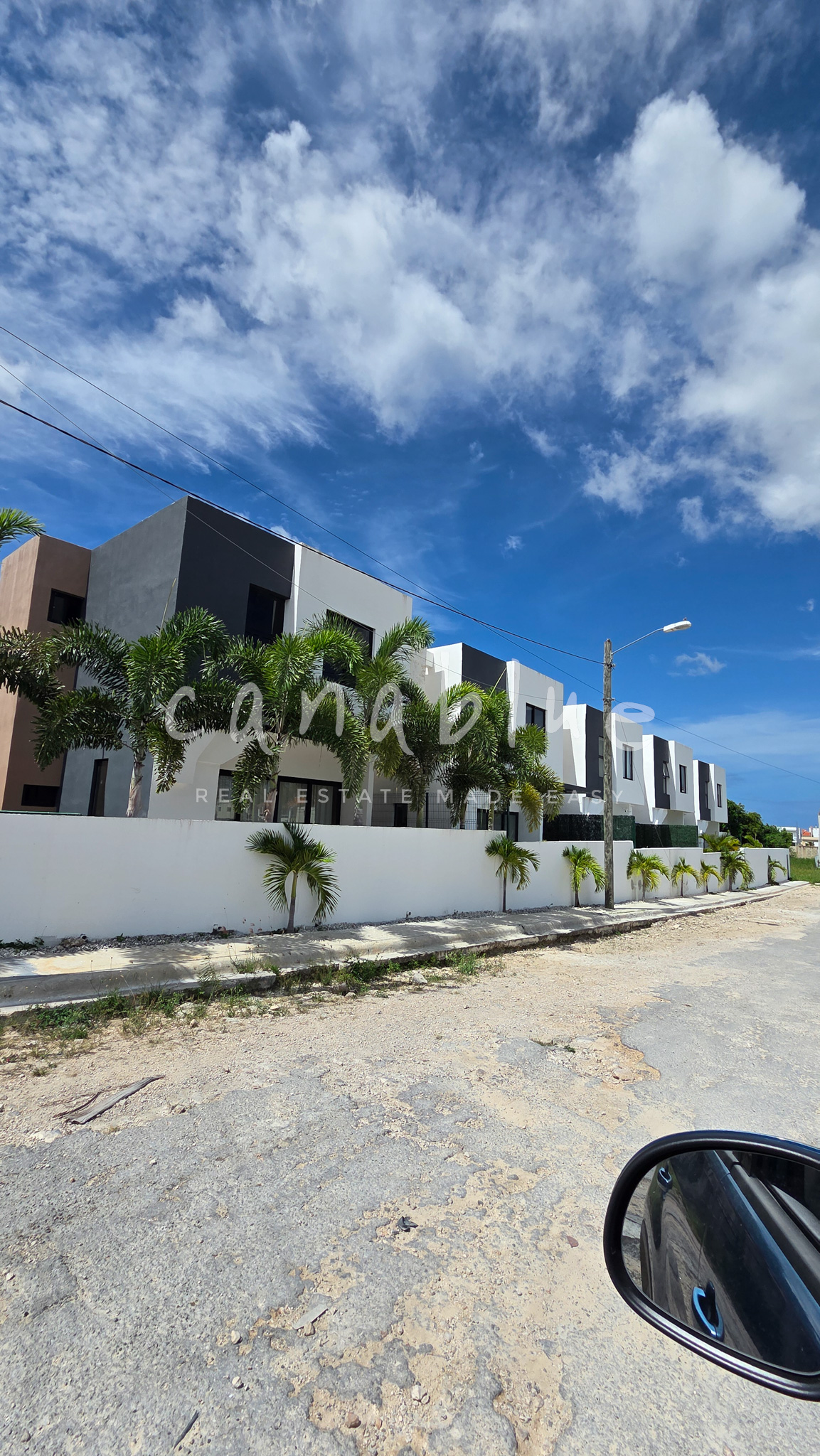 Private Villa Living Near Downtown