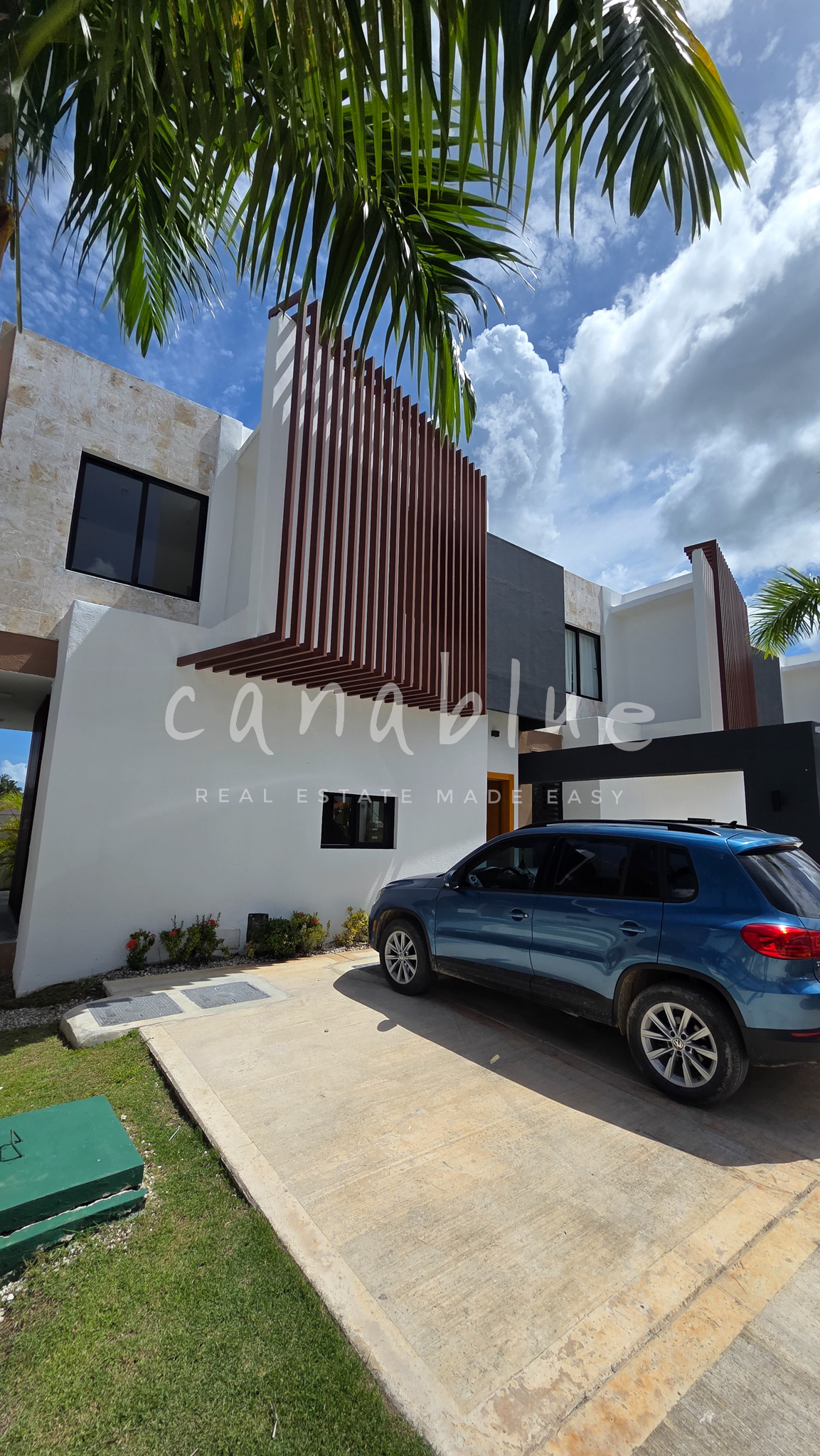 Private Villa Living Near Downtown — photo 2