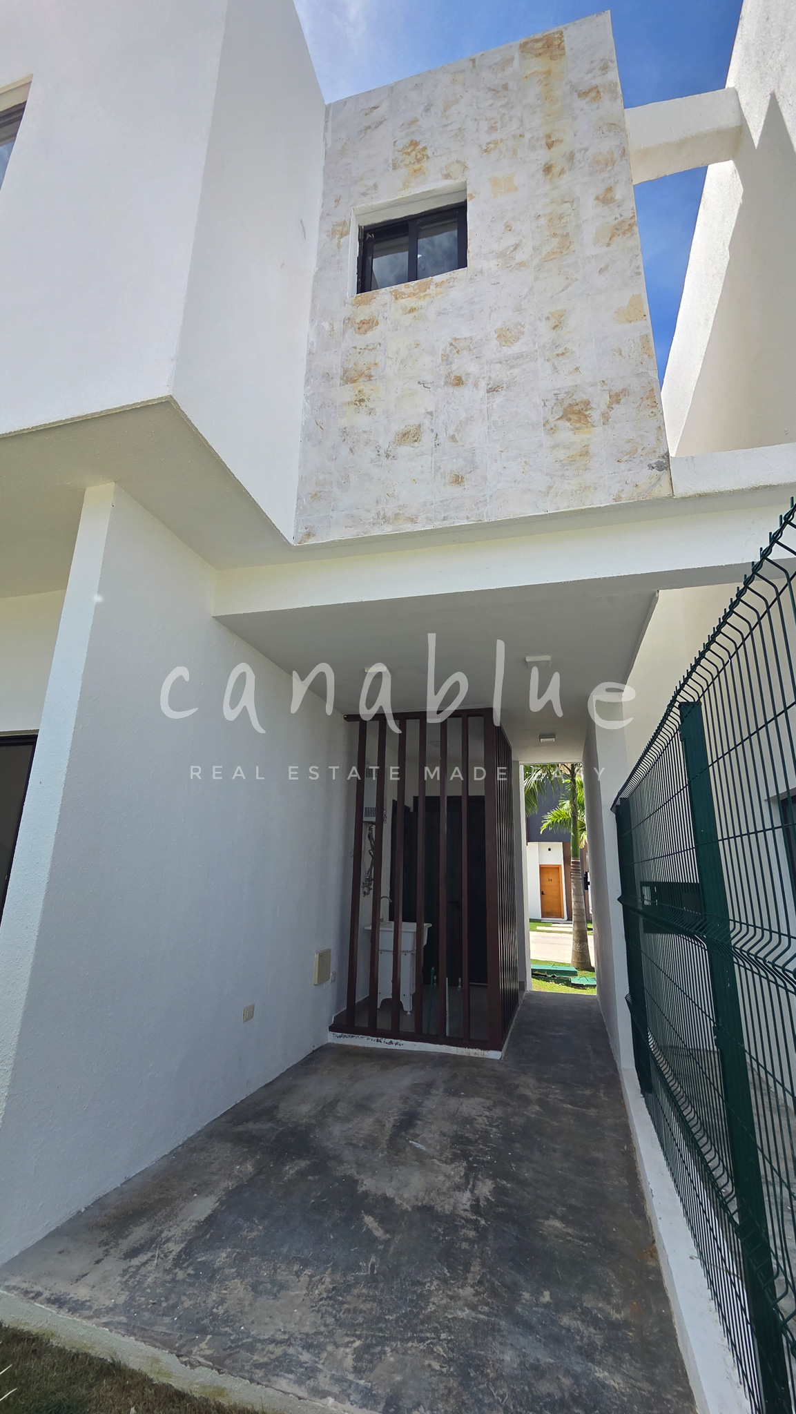 Private Villa Living Near Downtown — photo 11