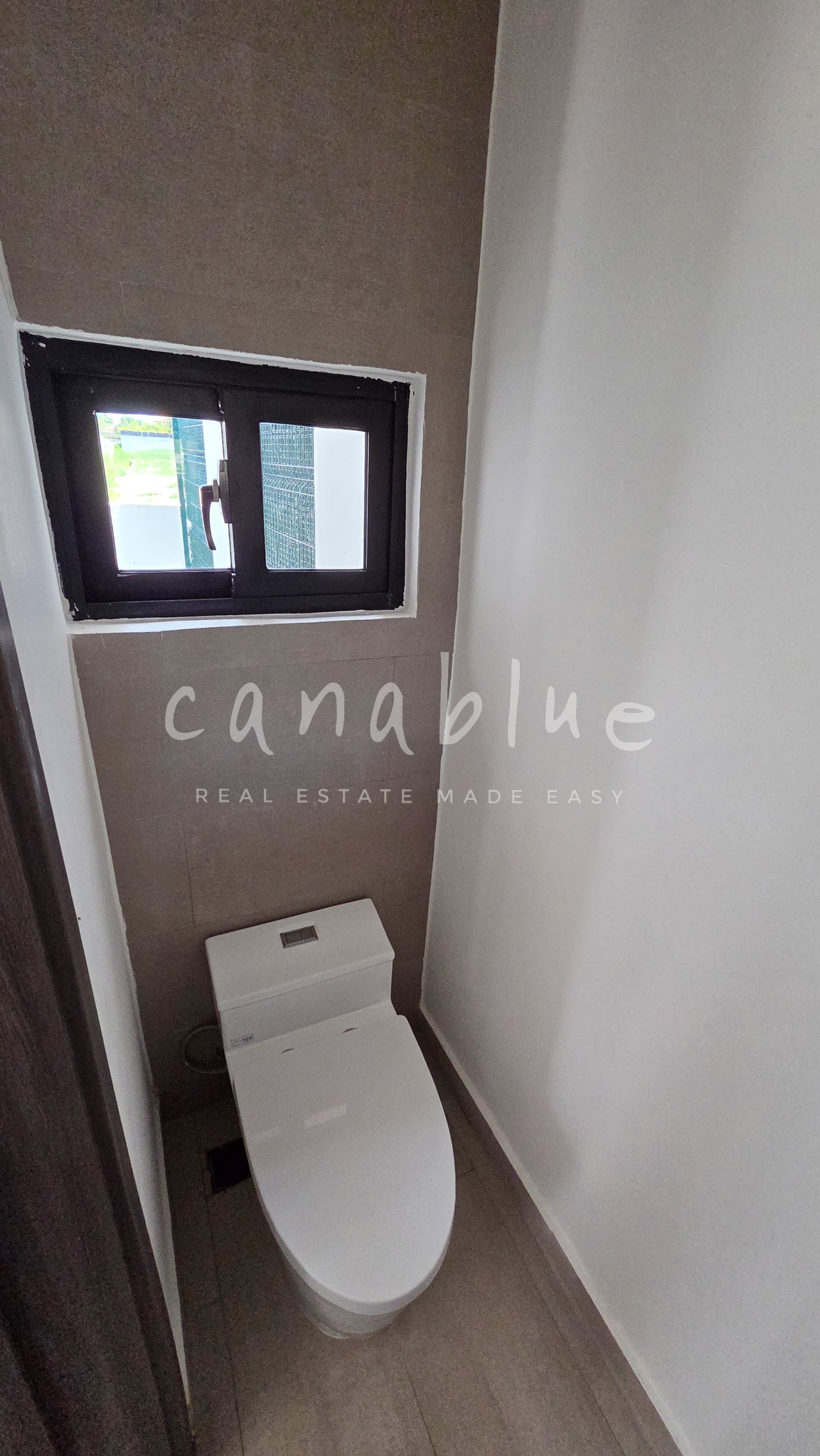 Private Villa Living Near Downtown — photo 8