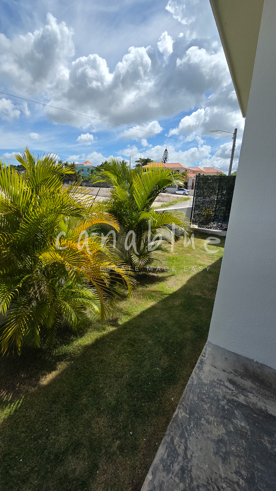 Private Villa Living Near Downtown — photo 10