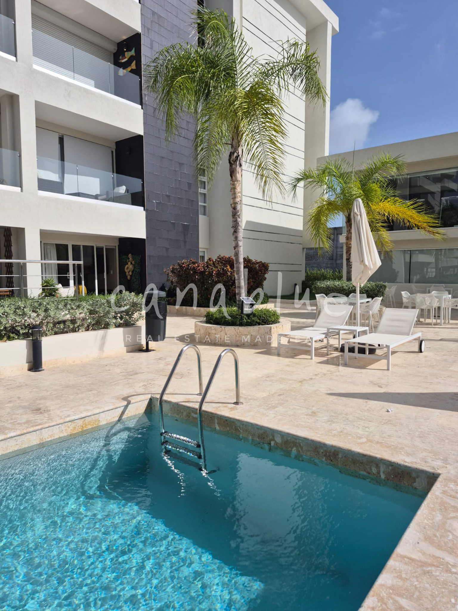 Tropical Swim-Up Retreat