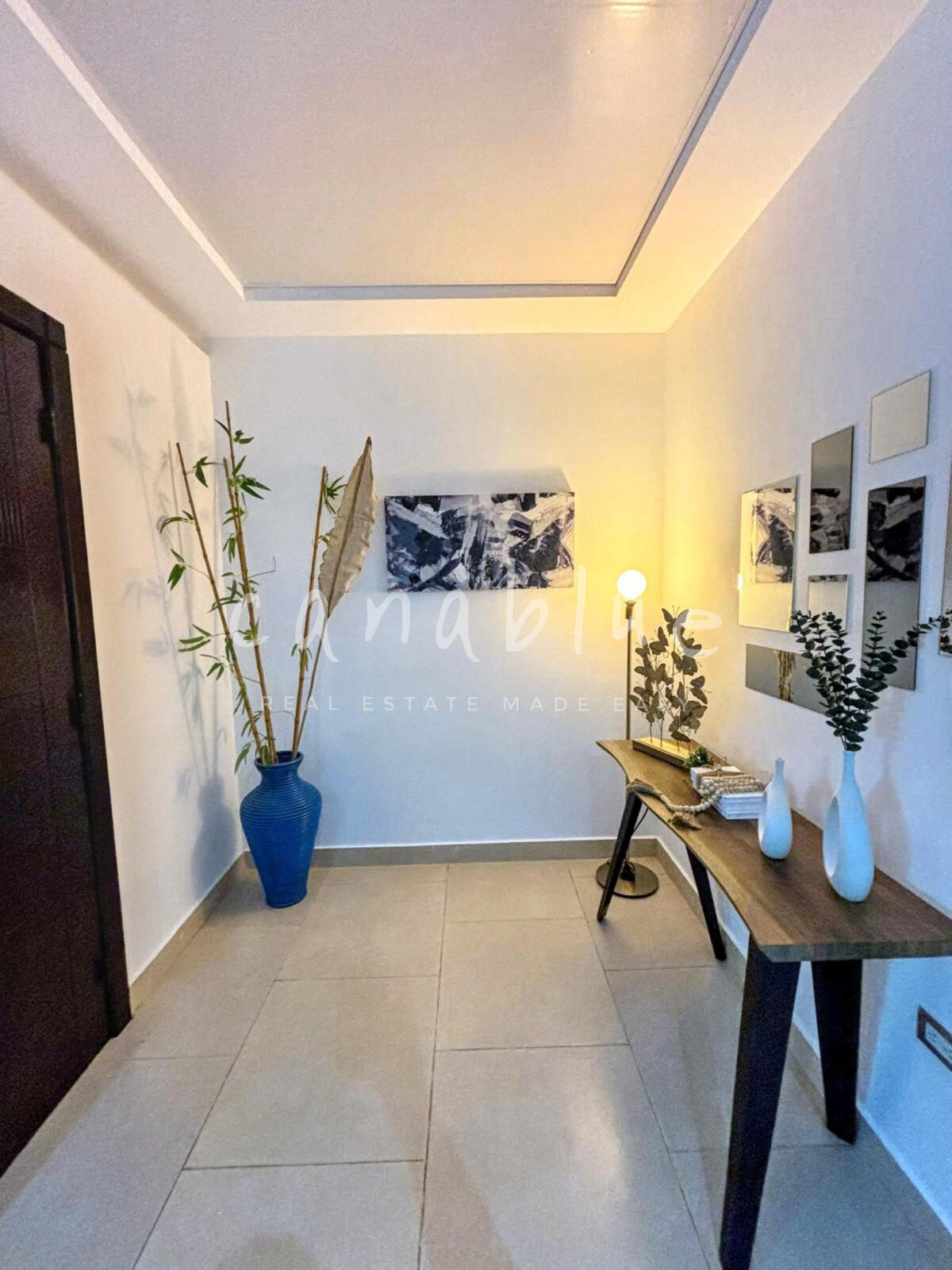 Bright 2-Bedroom Retreat with Expansive Terrace — photo 4