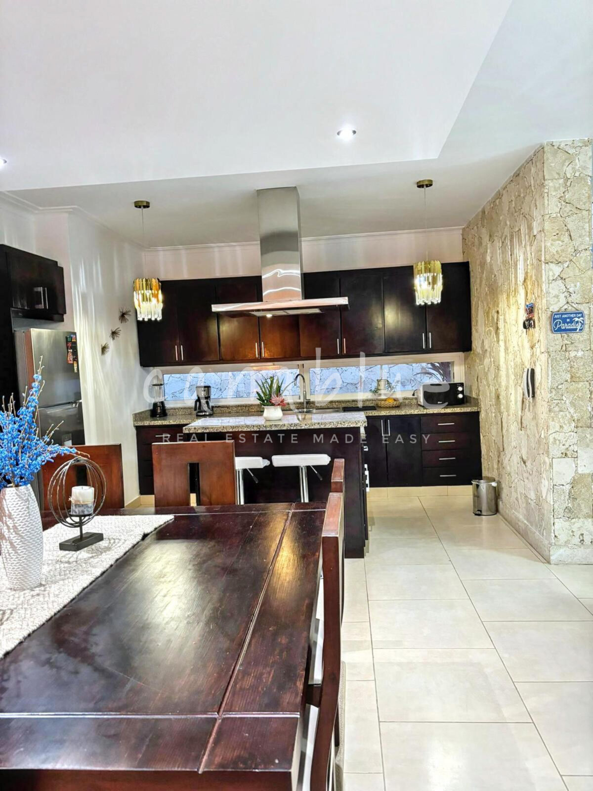 Bright 2-Bedroom Retreat with Expansive Terrace — photo 9