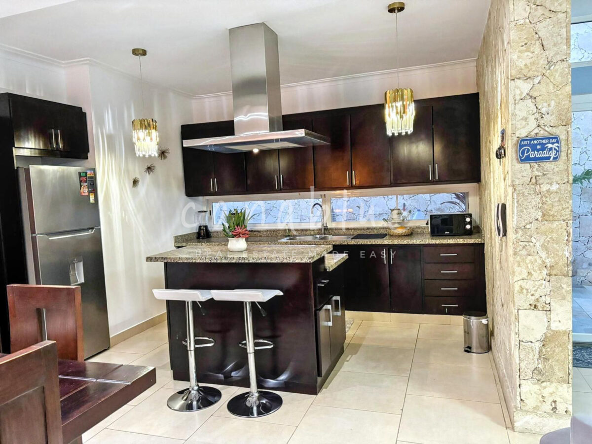 Bright 2-Bedroom Retreat with Expansive Terrace — photo 10
