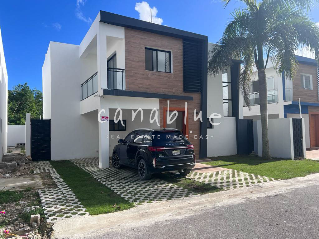 Tropical Retreat: 3BR Villa