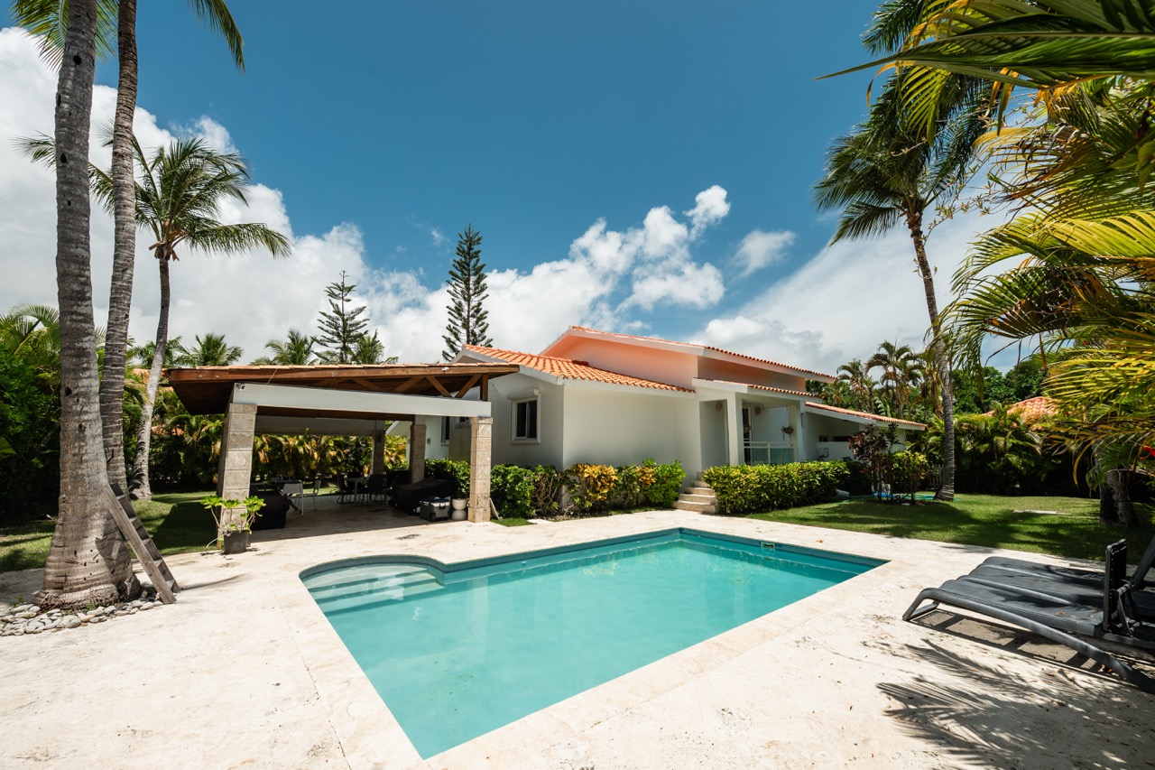 🏌️ SPACIOUS 3-BEDROOM VILLA FOR SALE IN COCOTAL GOLF & COUNTRY CLUB, PUNTA CANA WITH PRIVATE POOL & BEACH ACCESS