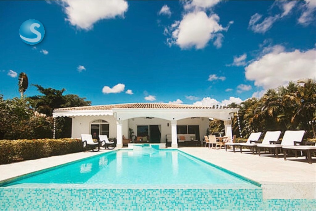 3-Bedroom Villa in Cocotal — photo 1