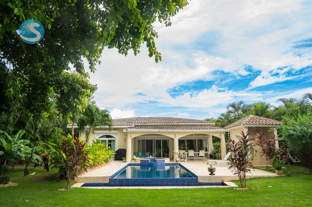 3-Bedroom Villa in Cocotal Golf & Country Club — photo 1