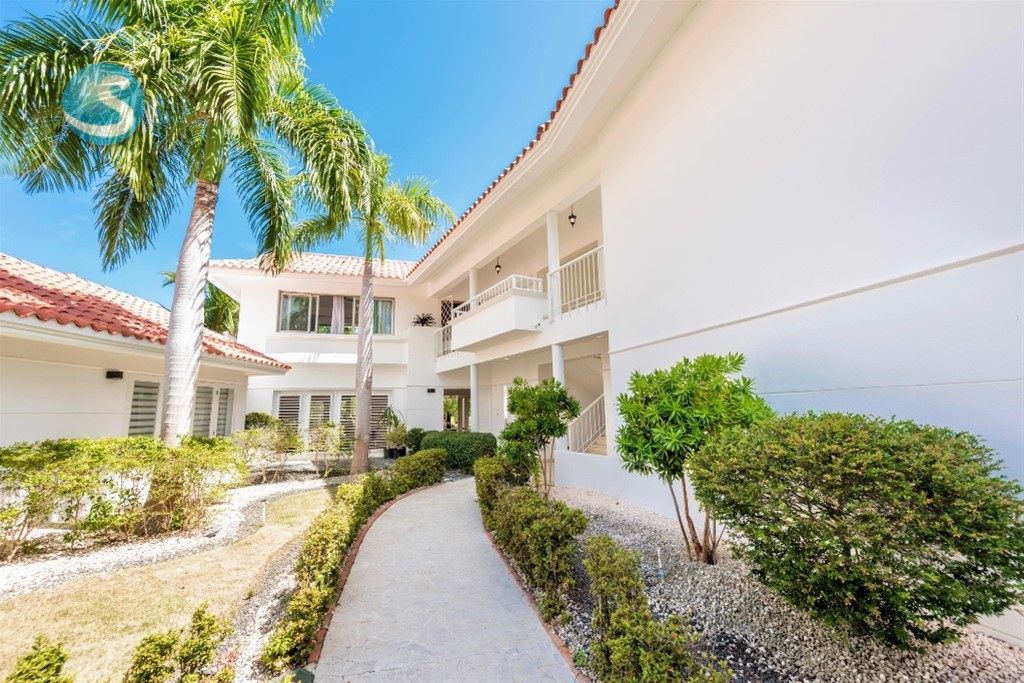 5-Bedroom Villa in Cocotal Golf & Country Club