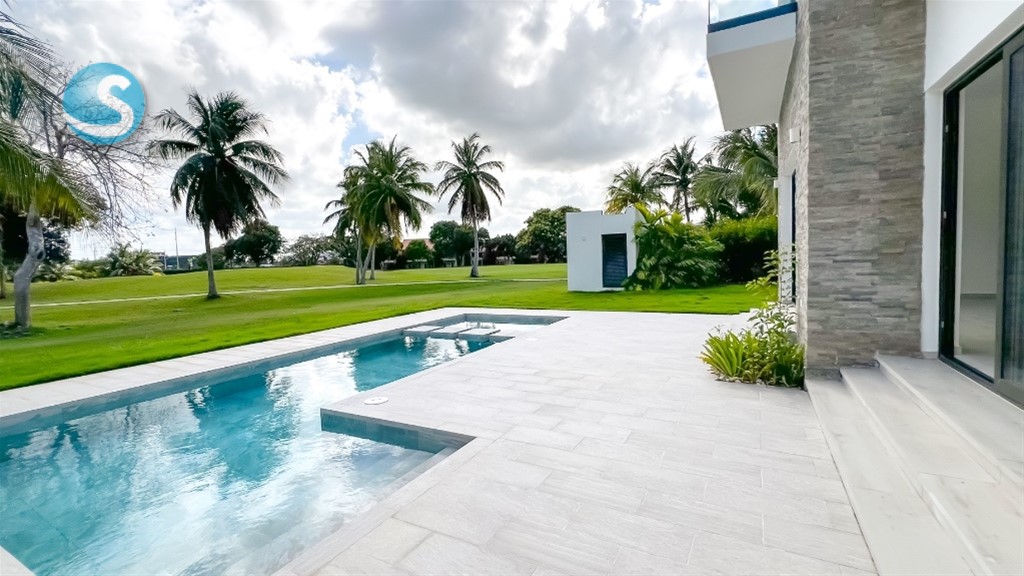 3-Bedroom Villa in Cocotal Golf & Country Club