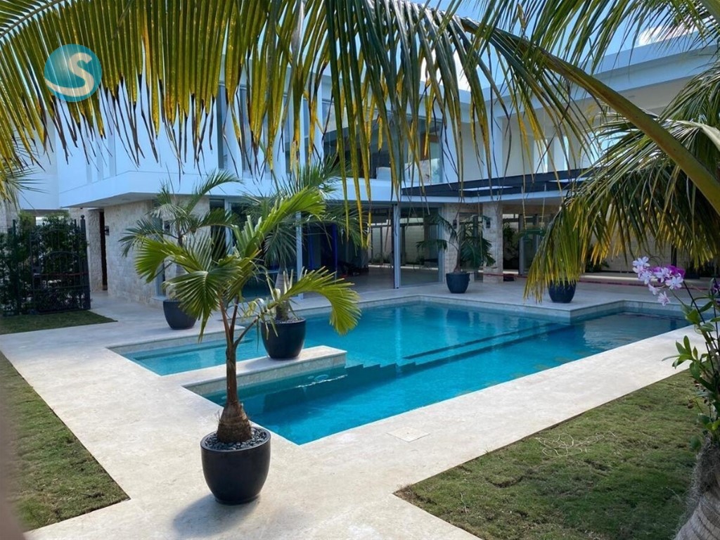 6-Bedroom Villa in Bávaro