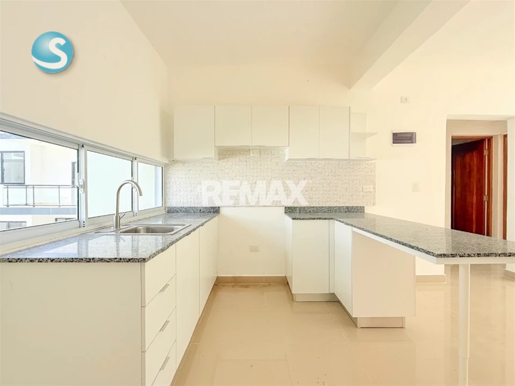 2-Bedroom Apartment in Verón — photo 3