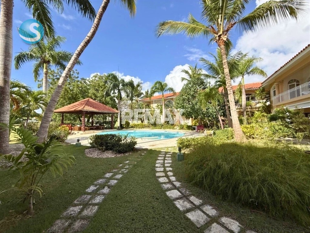 2-Bedroom Apartment in Cocotal Golf & Country Club — photo 10