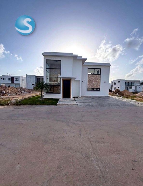 3-Bedroom House in Verón — photo 1