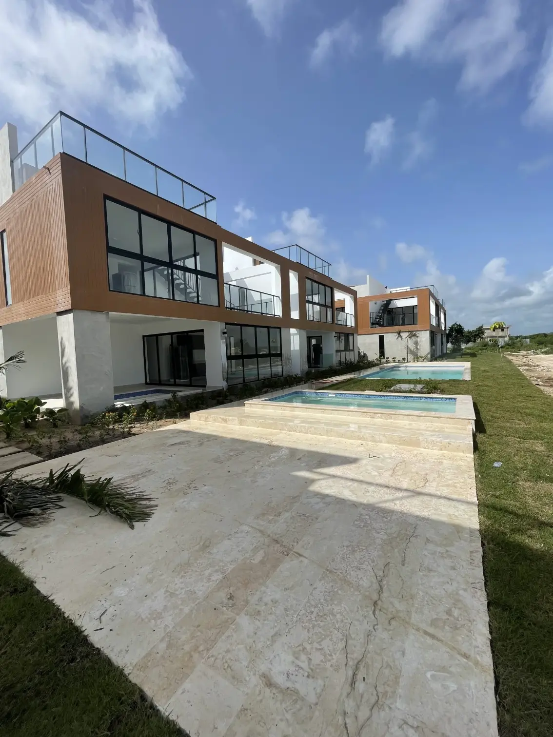 Modern 2-Bedroom Golf-View Condo for Sale in Tropics Golf Suites, Bávaro Punta Cana — photo 1