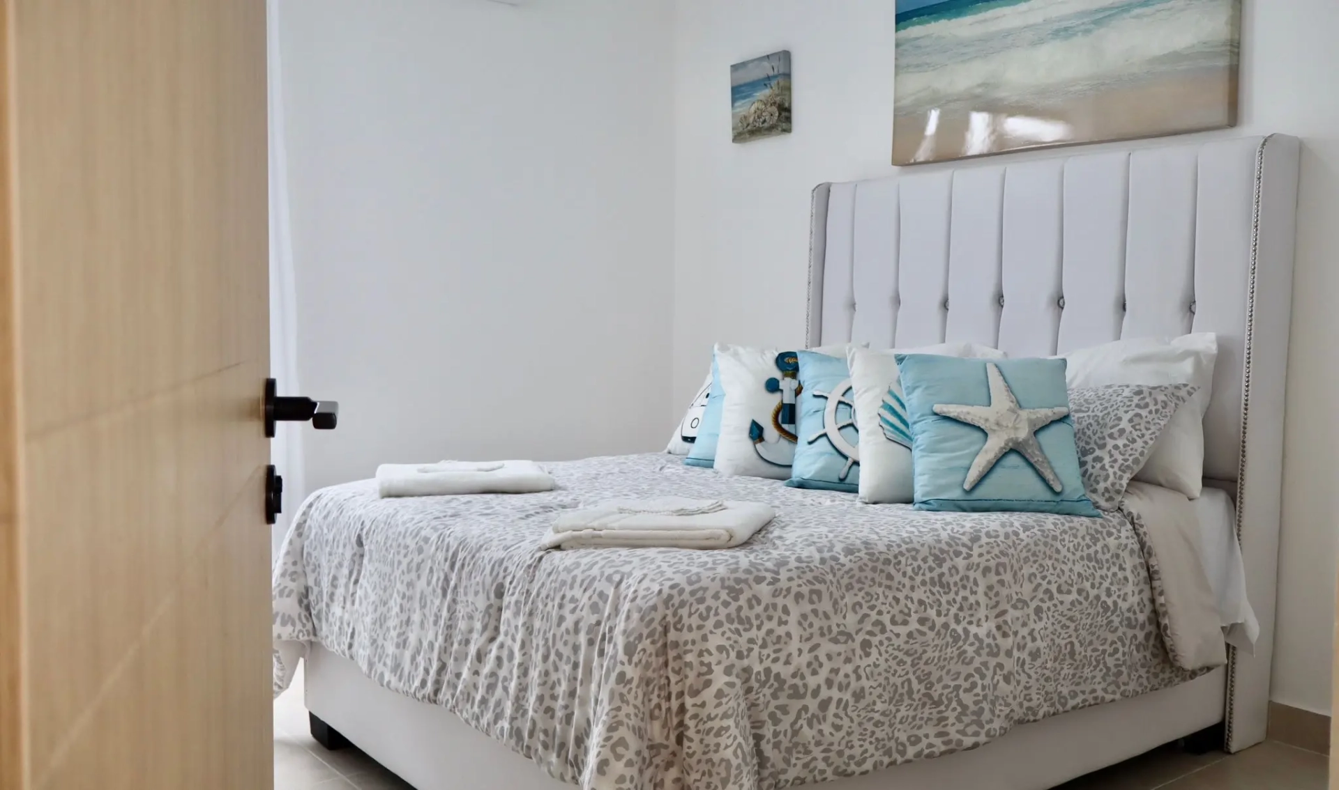 Modern 2-Bedroom Golf-View Condo for Sale in Tropics Golf Suites, Bávaro Punta Cana — photo 4