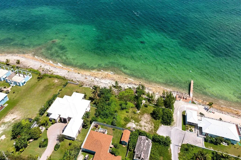 Lowe's Property Abaco BS — photo 6