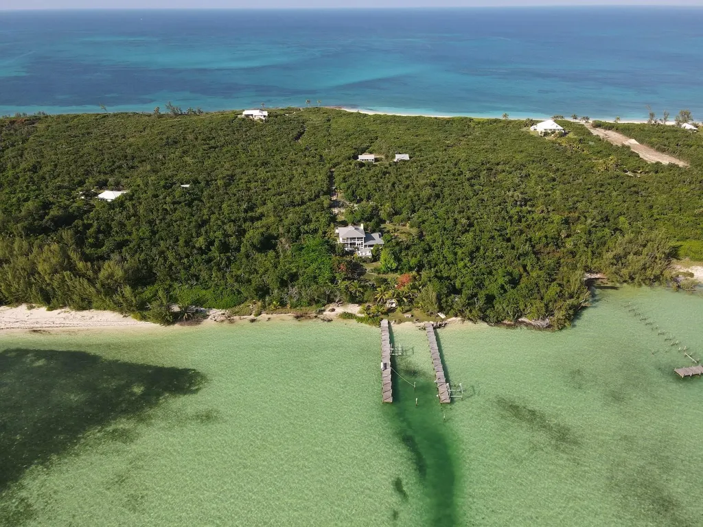 Street Elmo's North Coco Bay Abaco BS — photo 6