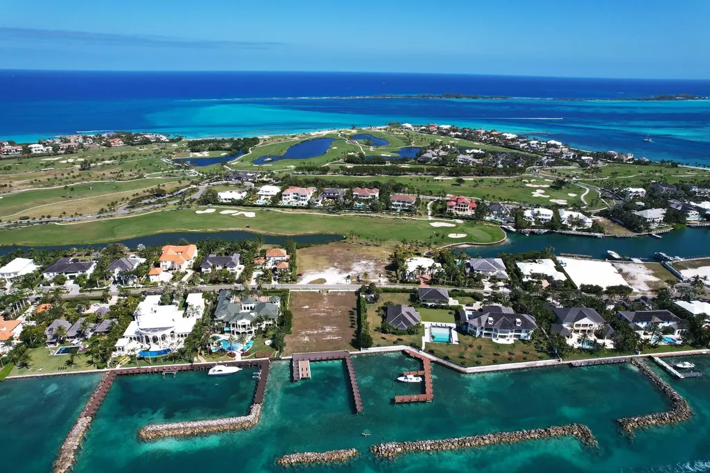 Harbour's Way New Providence Paradise Island BS — photo 2