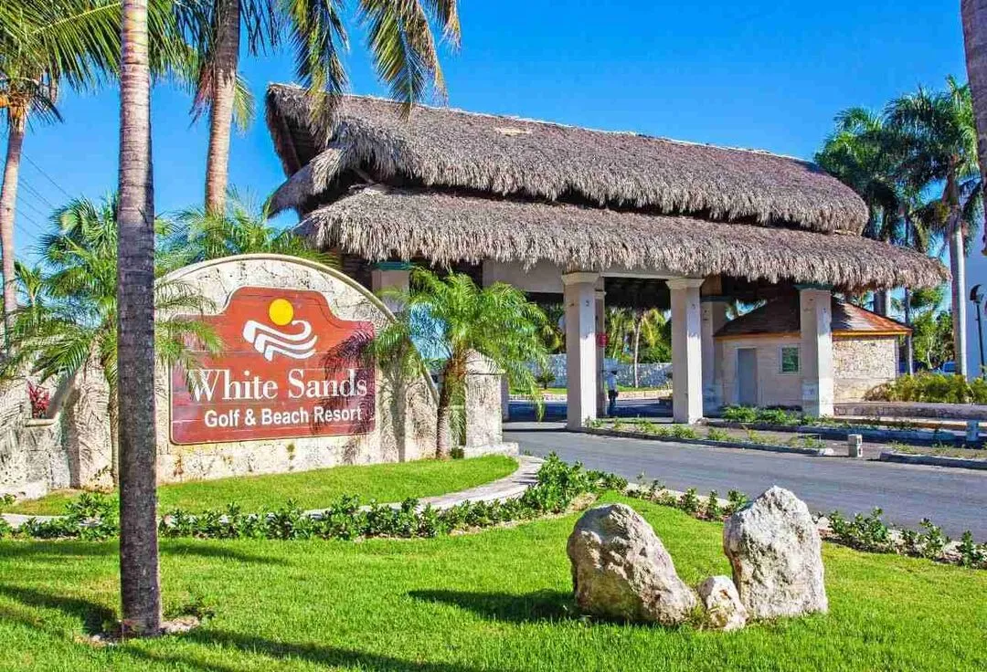 Beautiful 2 Bedroom Punta Cana Condo for sale, private beach access — photo 5
