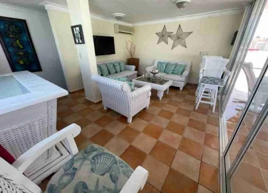 Beautiful four-bedroom penthouse for sale near the beach in Punta Cana. — photo 10