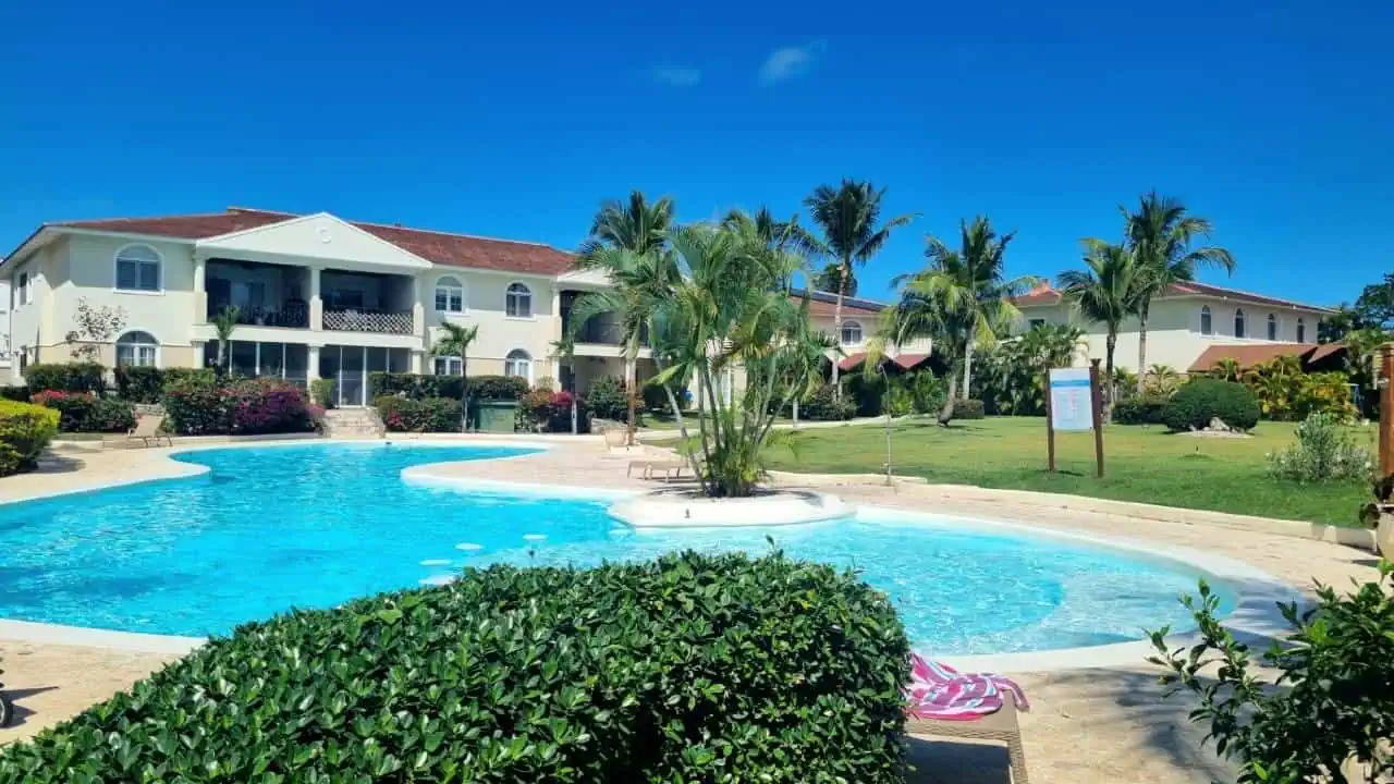 Cocotal Golf & Country Club in Punta Cana, three-bedroom apartment for sale with view of Golf Course — photo 1