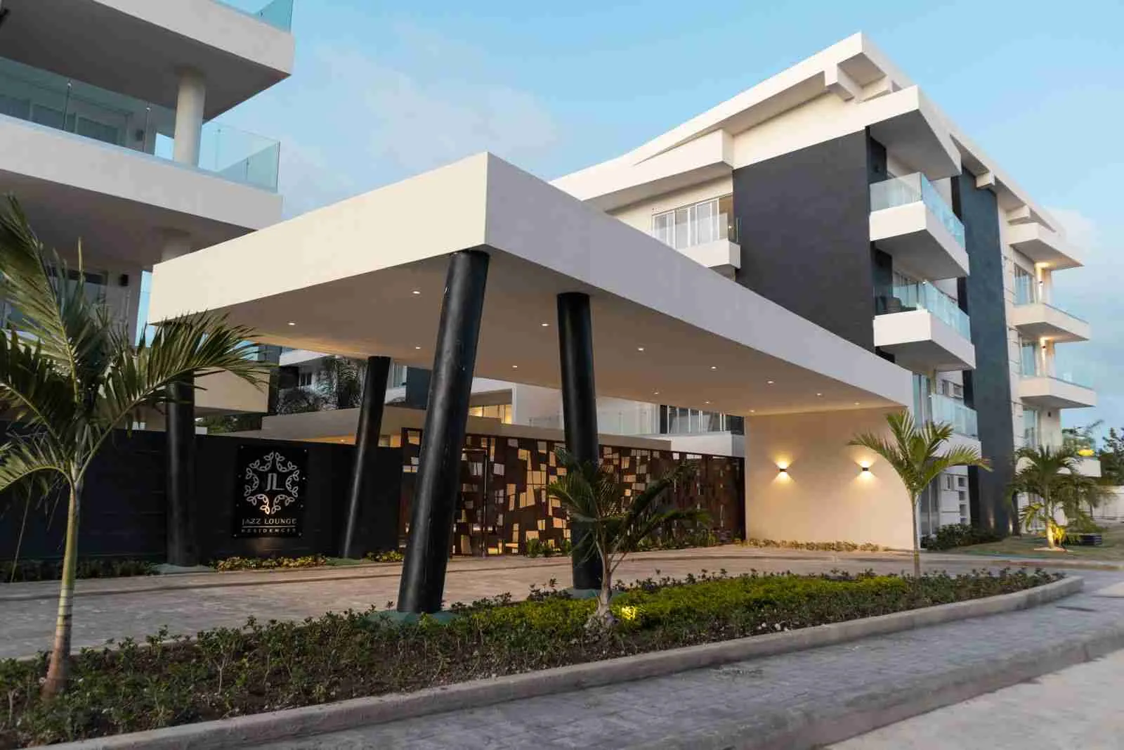 Exclusive 2BR Apartment for sale with 2 balconies and beach access in Cap Cana — photo 8