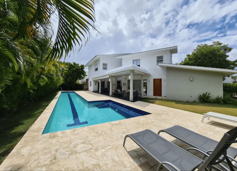 Extravagance and Cozy Four-Bedroom Villa Fully Furnished Great situated at Punta Cana Village — photo 1