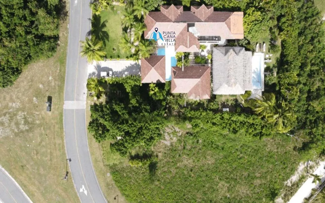 For sale in Cap Cana, four-bedroom villa in Caleton Cap Cana — photo 1
