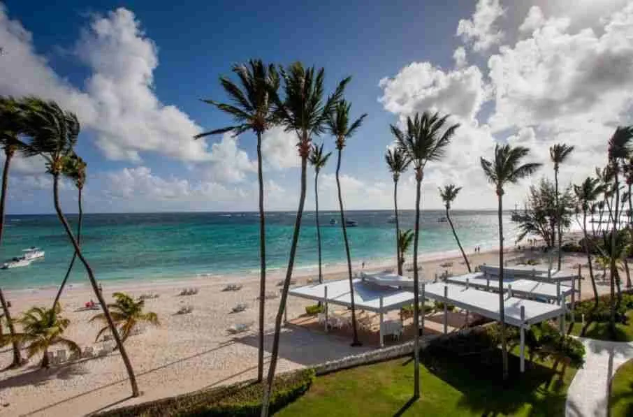 Incredible Beachfront Three-bedroom Punta Cana Penthouse for sale at centric location — photo 1