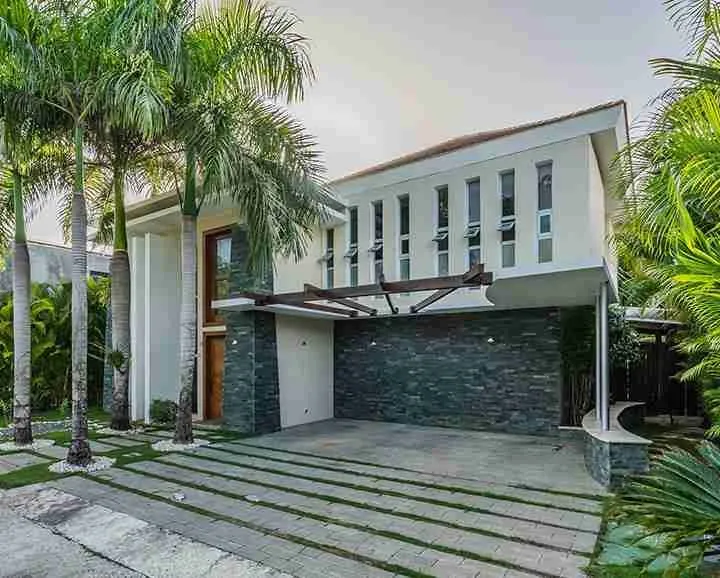 Four bedroom villa with pool, near the beach in Punta Cana Village — photo 2