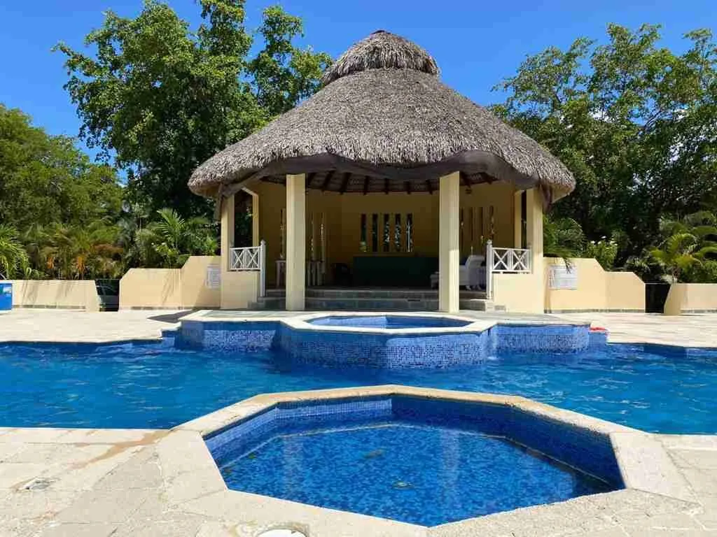 White Sands: Lovely one bedroom condo for sale in Punta Cana just 5 minutes walk from the beach — photo 1