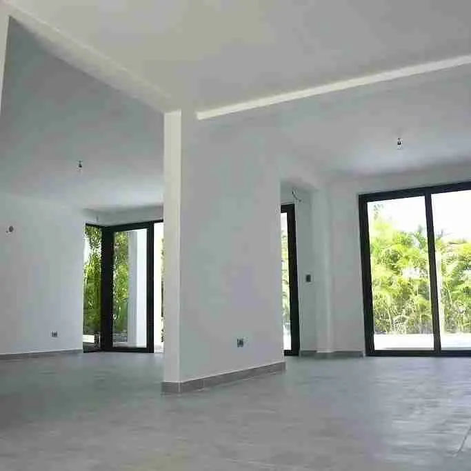 Luxury and Spacious 4BR Villa for sale with large pool. — photo 4