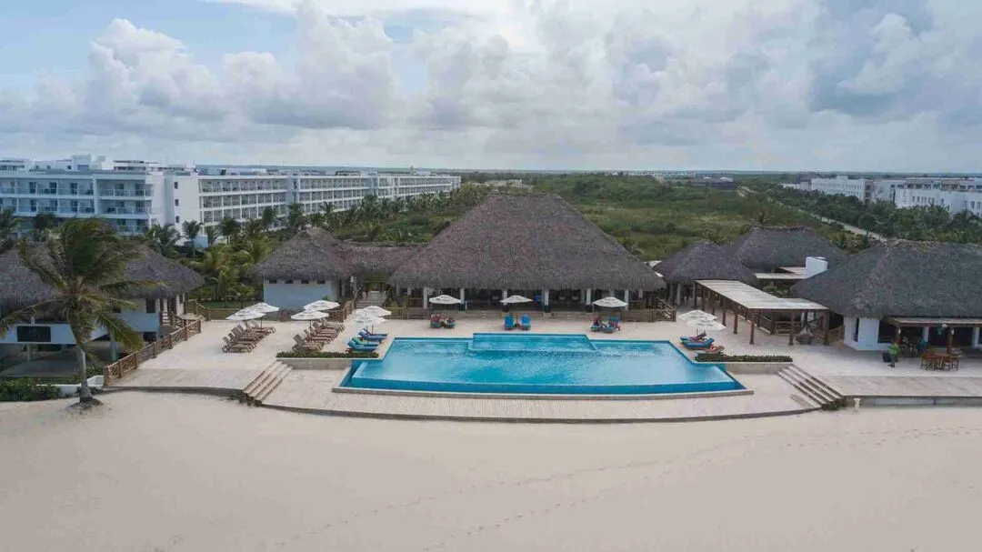 Magnificent 1 BDR Punta Cana Apartment for sale, large swimming pool and great amenities — photo 12