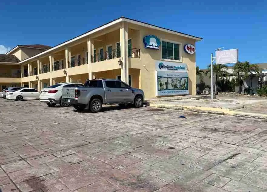 Modern and Spacious Commercial for sale with option to rent at Punta Cana — photo 2