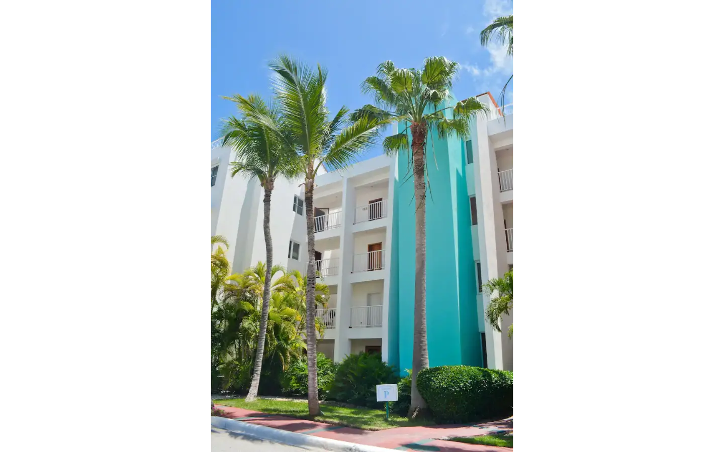 Playa Turquesa, beach-front two-bedroom condo for sale in Punta Cana — photo 9