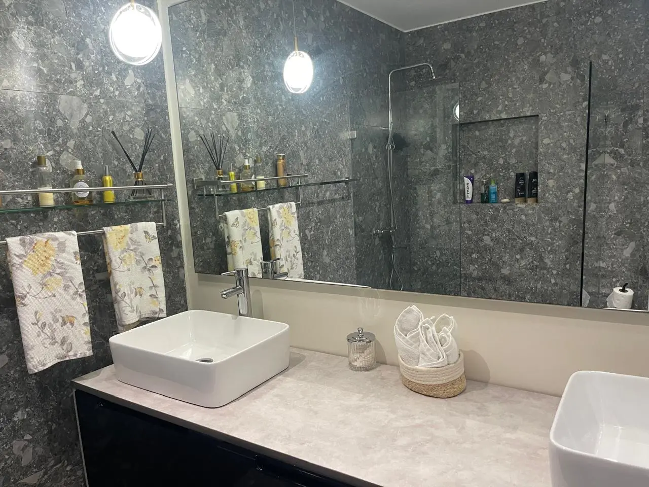 Villa Montero: Three‑Bedroom Villa with Terrace Locker and Backyard in East Village — photo 11