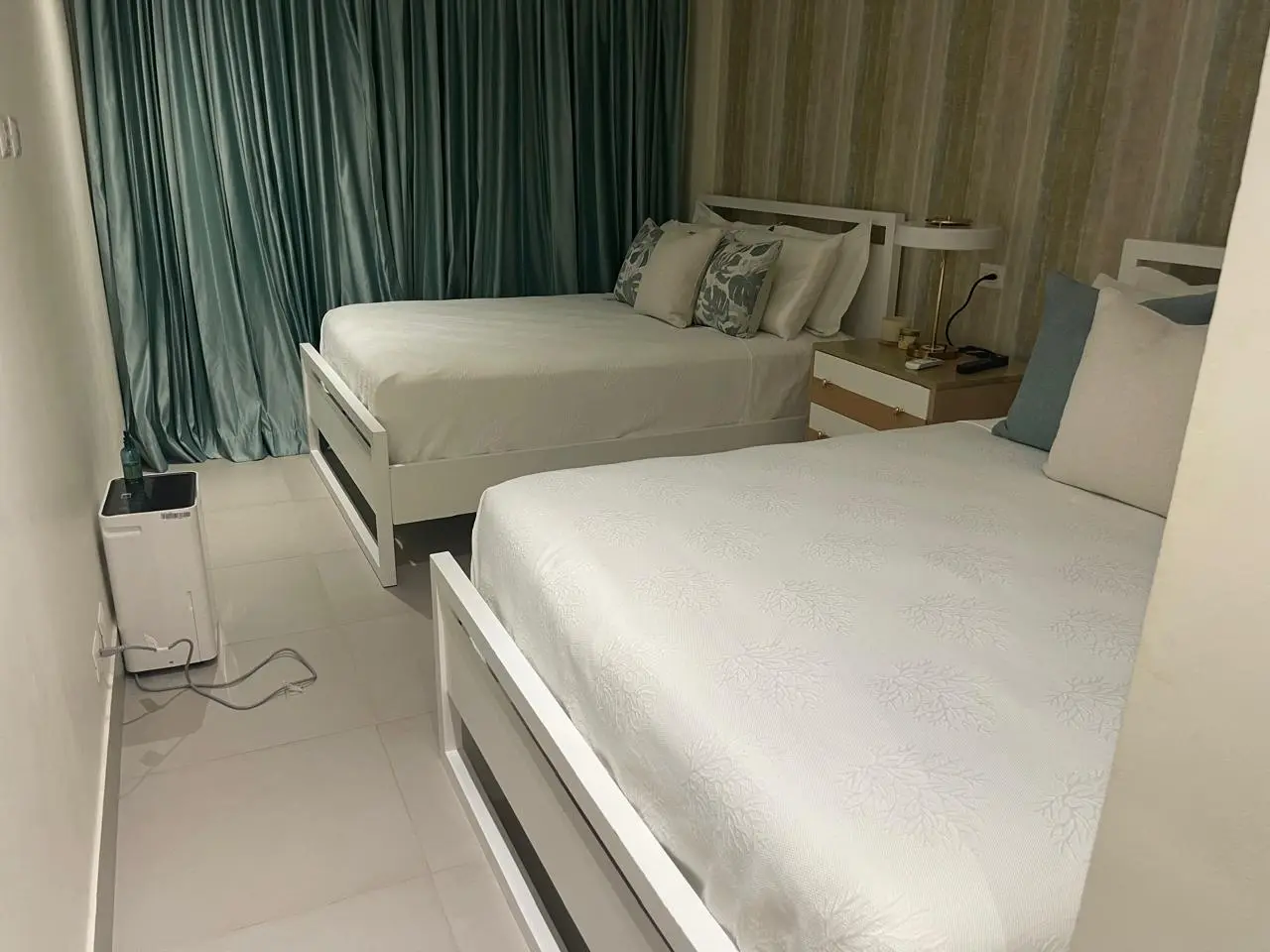 Villa Montero: Three‑Bedroom Villa with Terrace Locker and Backyard in East Village — photo 3
