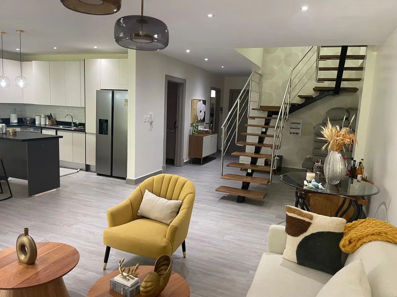 Villa Montero: Three‑Bedroom Villa with Terrace Locker and Backyard in East Village — photo 4