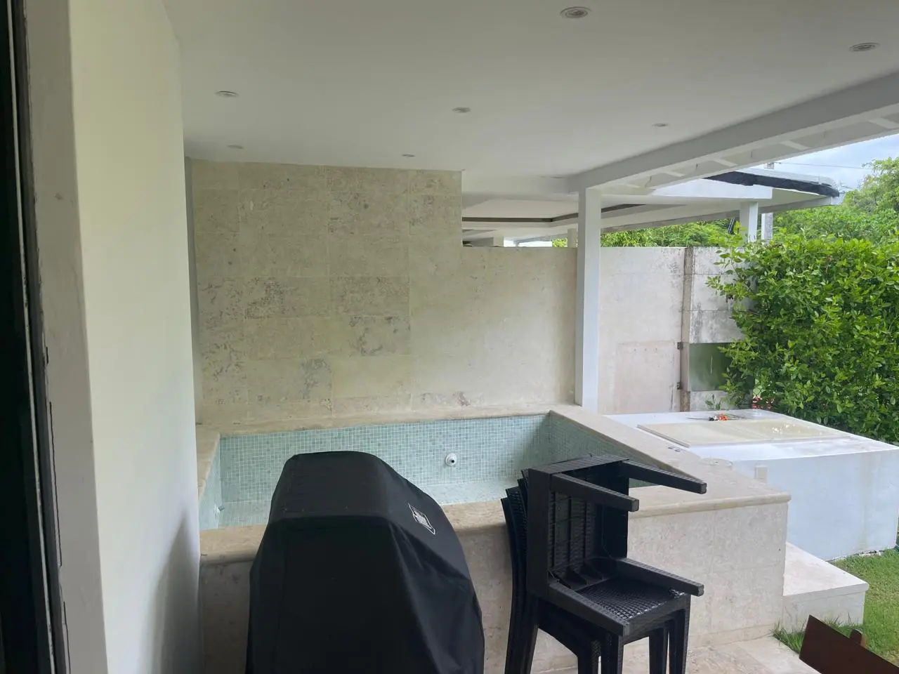 Villa Montero: Three‑Bedroom Villa with Terrace Locker and Backyard in East Village — photo 5
