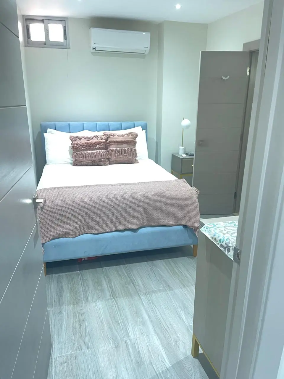 Villa Montero: Three‑Bedroom Villa with Terrace Locker and Backyard in East Village — photo 6