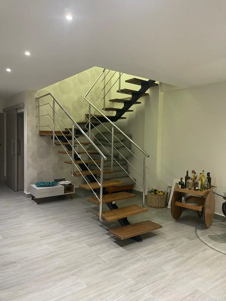 Villa Montero: Three‑Bedroom Villa with Terrace Locker and Backyard in East Village — photo 7